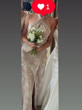 REVELRY Athena Satin Floral Print Dress in Gold Champagne Bouquet